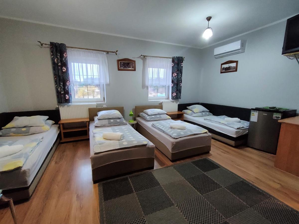 Stajnia Pod Debem Bed & Breakfast Starachowice Exterior photo