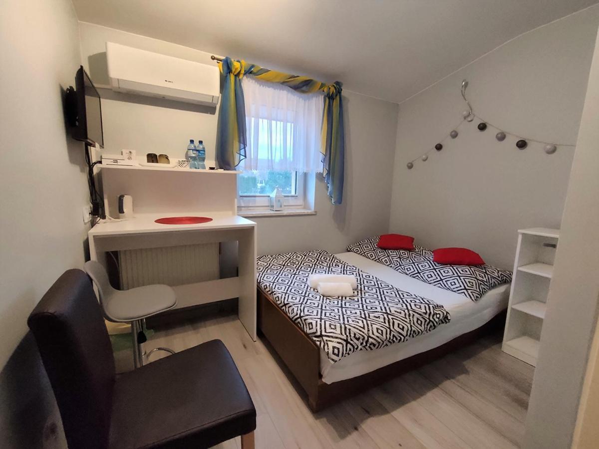 Stajnia Pod Debem Bed & Breakfast Starachowice Exterior photo