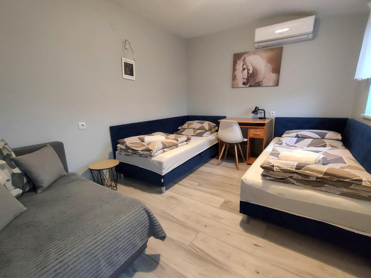 Stajnia Pod Debem Bed & Breakfast Starachowice Exterior photo