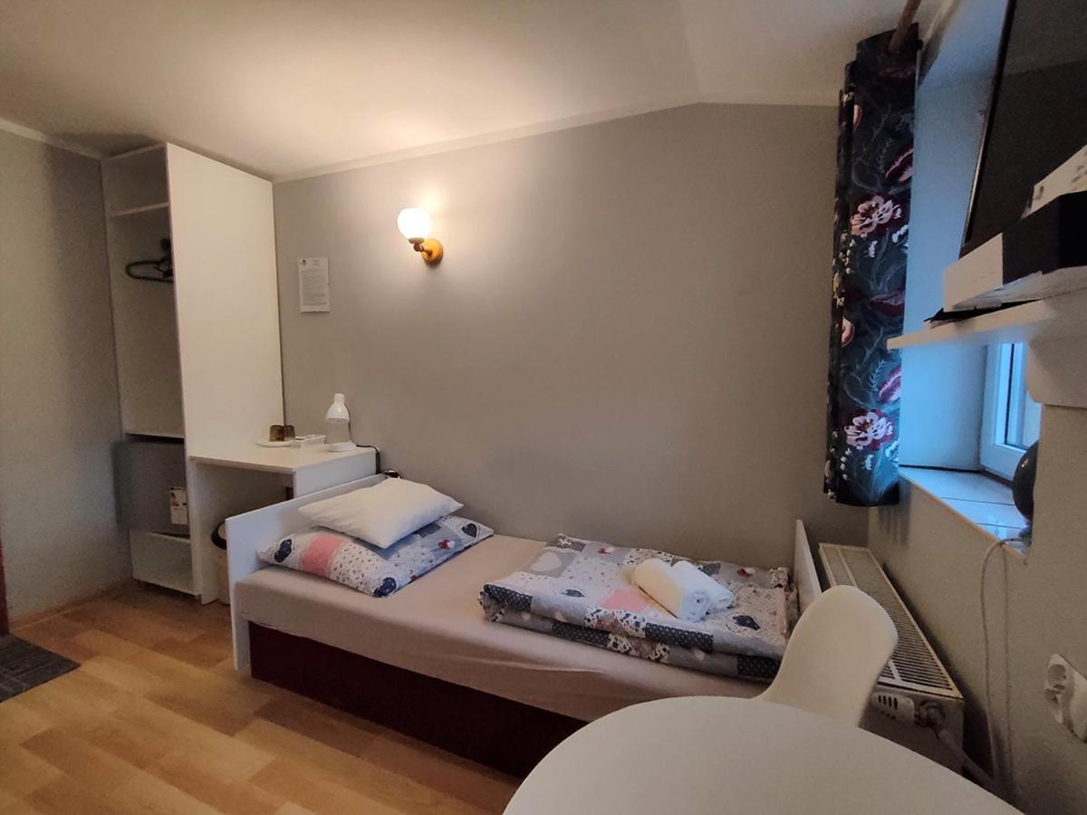 Stajnia Pod Debem Bed & Breakfast Starachowice Exterior photo